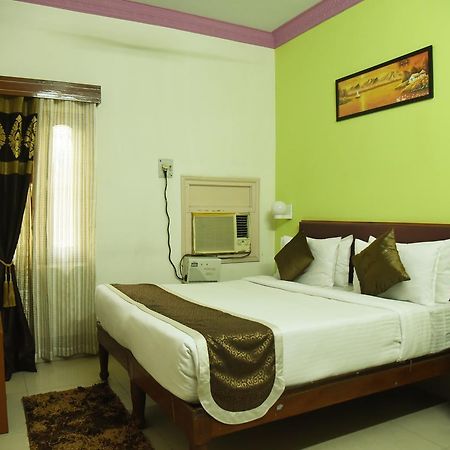 Rnb Select Vijay Delux Hotel Sultanpur  ภายนอก รูปภาพ