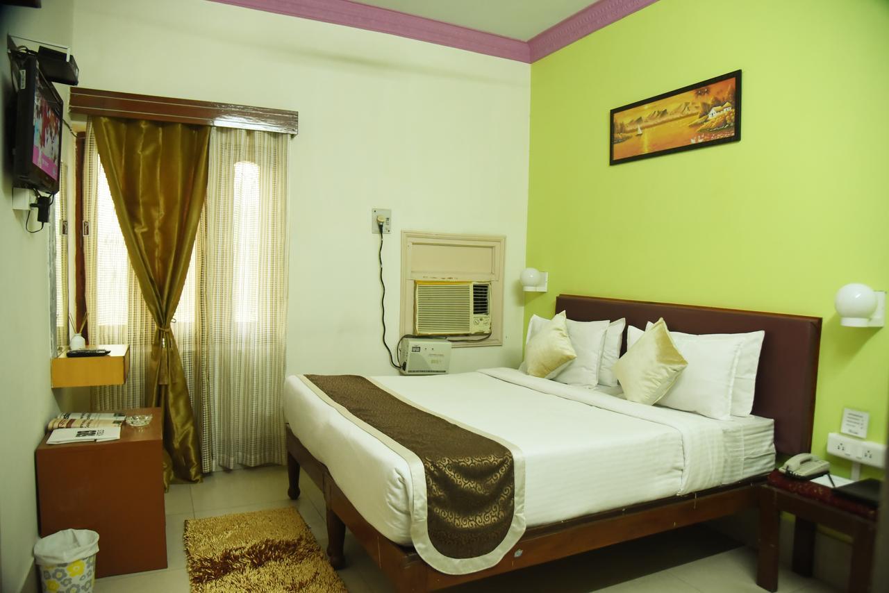 Rnb Select Vijay Delux Hotel Sultanpur  ภายนอก รูปภาพ
