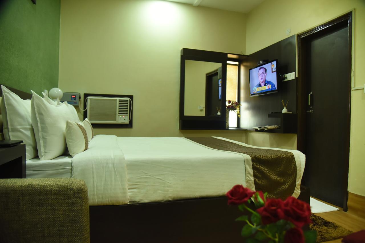 Rnb Select Vijay Delux Hotel Sultanpur  ภายนอก รูปภาพ