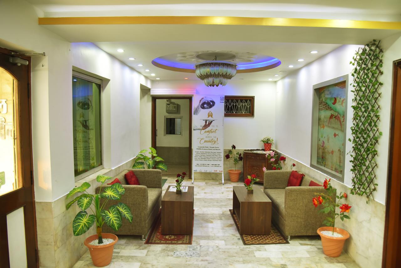 Rnb Select Vijay Delux Hotel Sultanpur  ภายนอก รูปภาพ